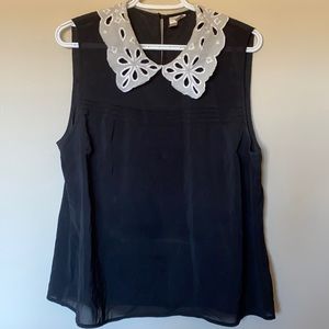 ✨Sleeveless, collard blouse.